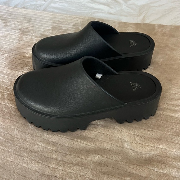 Wild Fable Black Mules - Picture 5 of 5